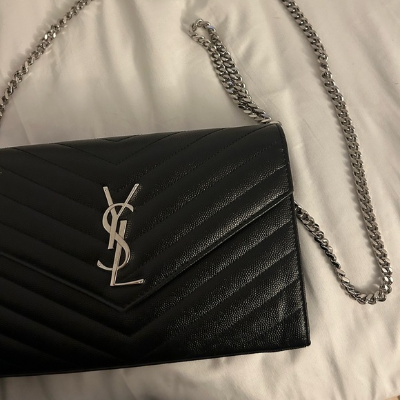 saint laurent cassandre matelasse leather wallet on a chain silver - Picture 8 of 12